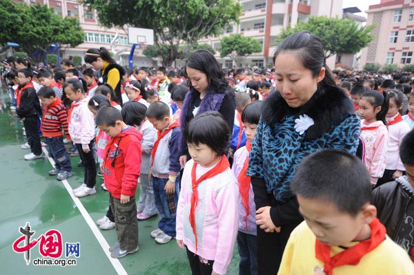 More than 2,000 students and teachers of the school stood in silent tribute to extend condolences to those killed in the bloody tragedy. [CFP]