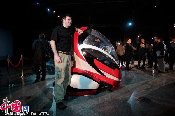  An EN-V, or &apos;Electric Networked-Vehicle&apos;,General Motors and its China joint venture partner SAIC Motor Corp, is showcased during an event to unveil its new concept car in Shanghai March 24, 2010. [CFP]