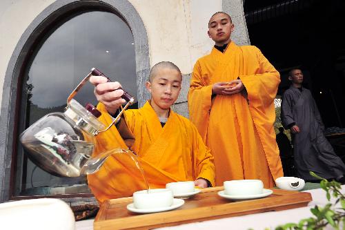 A monk makes fresh 'zen tea' at a tea garden in Fajing Buddha Temple in Hangzhou, capital of east China's Zhejiang Province, March 25, 2010. 