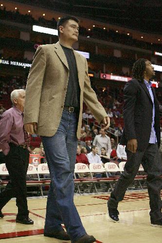 Yao Ming of Houston Rockets appears during a NBA match between Houston Rockets and Los Angeles Clippers in Houston, south United States of America, March 25, 2010. (Xinhua Photo)