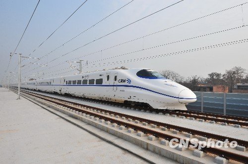 A high-speed railway line between Zhengzhou and Xi'an.
