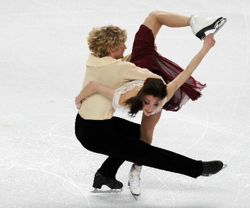 Meryl Davis (R) and Charlie White of the United States perform during the ice dance free dance event at the ISU World Figure Skating Championships in Turin, Italy, March 26, 2010. Davis/White won the silver medals with 223.03 points. 
