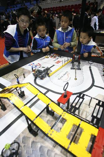 A quaternion of little contestants from the Guizhou Delegation take part in the China Open Match of the 2010 FLL Robot World Cup, which carries the theme of Intelligent Transport and draws over 1,000 contestants in 80 teams from 18 provinces and cities on mainland China and Hong Kong to take part in, at Jinan, east China's Shandong Province, March 27, 2010.