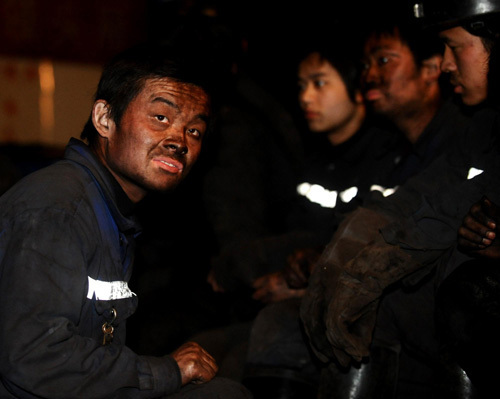 A photo taken on March 29, 2010 shows a rescuer at work after the flooding in the pit of Wangjialing Coal Mine, which sits astride Xiangning county of Linfen and Hejin of Yuncheng in north China&apos;s Shanxi province. The number of people trapped underground after the accident rose to 153, rescuers said late Sunday night. [Xinhua]