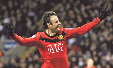 Berbatov at double as Man United regain the lead