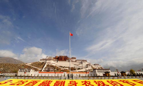 Photo taken on March 28, 2010 shows the Potala Palace during the celebration of the Serfs Emancipation Day in Lhasa, southwest China's Tibet Autonomous Region. Nearly 3,000 people gathered at the Potala Palace celebrating the Serfs Emancipation Day in the form of raising flag and playing national anthem. [Xinhua]