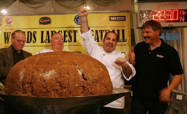  The world&apos;s largest meatball. [huanqiu.com]