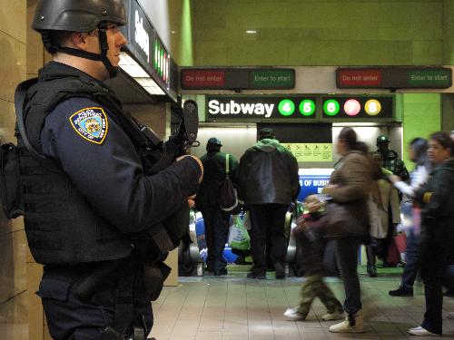 A police officer of the New York Police Department (NYPD) stands guard at the Grand Central Station in New York, the United States, March 29, 2010. New York City stepped up security as a precaution Monday following the suicide bombings in Moscow's subway system, sending more police into rail and subway stations. [Xinhua]