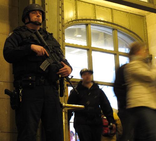 A police officer of the New York Police Department (NYPD) stands guard at the Grand Central Station in New York, the United States, March 29, 2010. New York City stepped up security as a precaution Monday following the suicide bombings in Moscow's subway system, sending more police into rail and subway stations. [Xinhua]