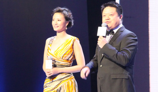 Hosts Liu Fangfei and Ma Dong speak at the 6th China National Garment Association Awards at the Century Theater in Beijing on March 28, 2010. 