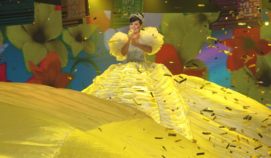 Singer Tan Jing performs at the 6th China National Garment Association Awards at the Century Theater in Beijing on March 28, 2010.