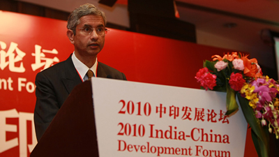 Ambassador delivers a speech at the India-China Development Forum