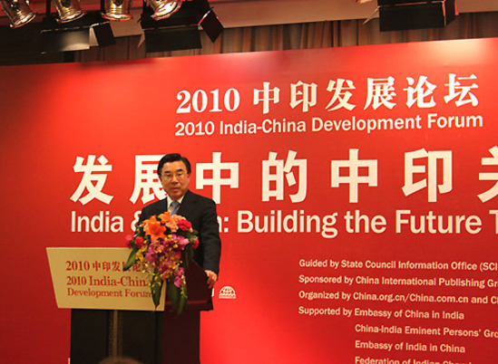 Huang Youyi, vice president of China International Publishing Group (CIPG), speaks at the China-India Development Forum, which is held in Beijing Tuesday morning to mark the 60th anniversary of China-India diplomatic relations.[China.org.cn] 