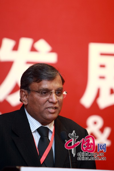 KJM Varma, Correspondent of Press Trust of India (PTI), delivers a speech at the India-China Development Forum, which is held in Beijing Tuesday morning to mark the 60th anniversary of China-India diplomatic relations.[China.org.cn]