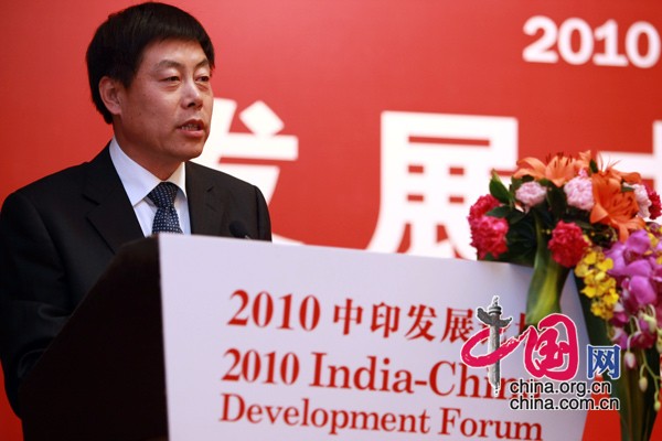 Li Jiaming, vice president of China Internet Information Center(CIIC), delivers a speech at the India-China Development Forum, which is held in Beijing Tuesday morning to mark the 60th anniversary of China-India diplomatic relations.[China.org.cn]