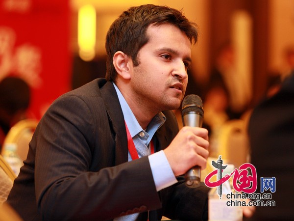 An Indian representative speaks at the India-China Development Forum, which is held in Beijing on March 30, 2010 to mark the 60th anniversary of China-India diplomatic relations.[China.org.cn]