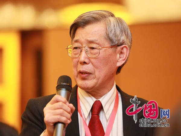 Zhou Gang, former Chinese ambassador to India and secretary of India-China Eminent Persons Group, speaks at the India-China Development Forum, which is held in Beijing on March 30, 2010 to mark the 60th anniversary of China-India diplomatic relations.[China.org.cn]