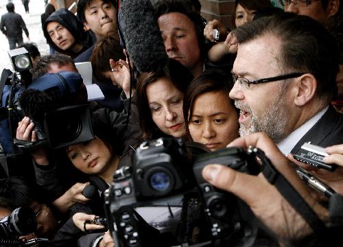 Australian Consul-General in Shanghai Tom Connor (R) speaks to the media outside the Shanghai First Intermediate People&apos;s Court in Shanghai, east China, March 29, 2010.