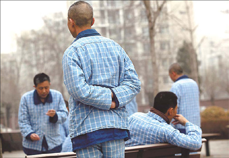 Patients at the Huilongguan Hospital take a stroll in the courtyard. Wang Jing / China Daily