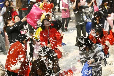 Women in Changsha, Hunan Province enjoying a pillow fight Photo: CFP 