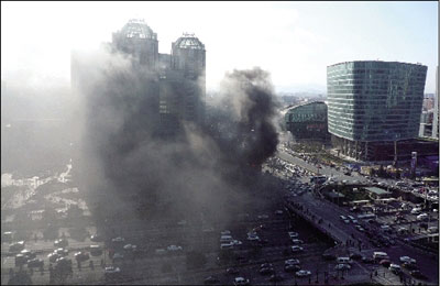 Smoke rises from Chaoyangmen station of subway Line 6 in downtown Beijing on Thursday, April 1, 2010. [Photo: Beijing Times]