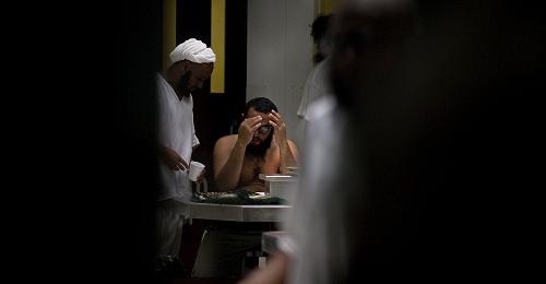 A Guantanamo detainee has his lunch at Guantanamo Bay U.S. Naval Base, Cuba, Tuesday, March 30, 2010. [Xinhua/AFP]