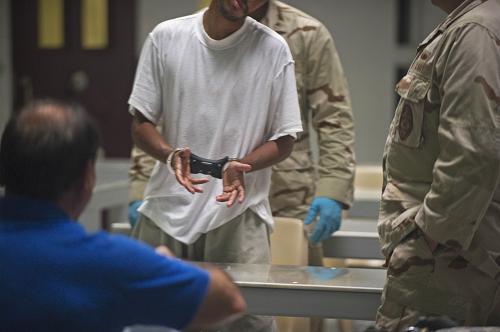 A Guantanamo detainee is sent to prison cell at Guantanamo Bay U.S. Naval Base, Cuba, Tuesday, March 30, 2010. [Xinhua/AFP]