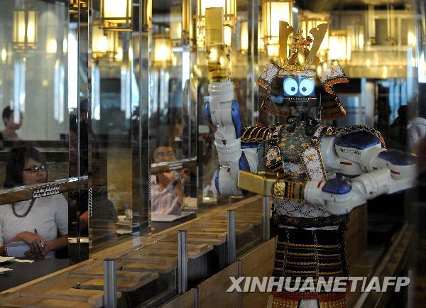 A robot waiter serves food to customers at Hajime Japanese restaurant in Bangkok April 1, 2010. Restaurant owner Lapassarad Thanaphant said she spent 30 million baht (US$927,600) on the Japanese restaurant including the purchase of four robots from Japan. [Xinhua/Reuters]