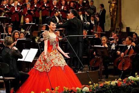 A classic folk song concert featuring Chinese singer Zu Hai and Spanish tenor Jose Carreras was held this week in the Golden Hall in Vienna to mark the upcoming Shanghai Expo.