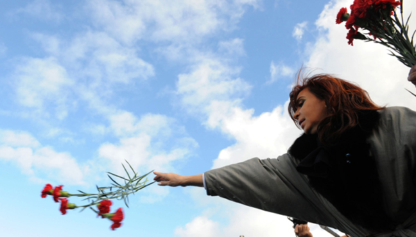 Argentine President Cristina Fernandez attends a ceremony marking the 28th anniversary of the Malvinas Islands war between Argentina and Britain, in the southern city of Ushuahia, Argentina, April 2, 2010. 