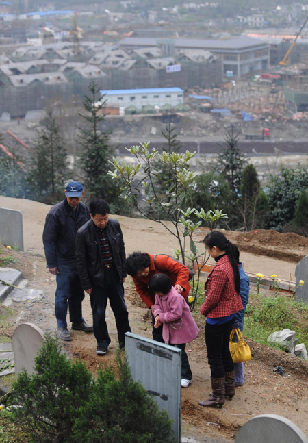 Mourn for Wenchuan quake victims