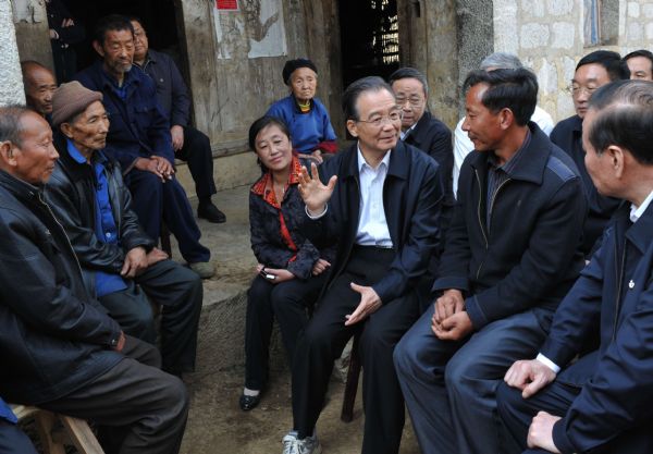 Chinese Premier Wen Jiabao talks with local officials and residents in Lengdong Village of Xingyi City in the Qianxinan Buyei and Miao Autonomous Prefecture, southwest China&apos;s Guizhou Province, April 4, 2010. Chinese Premier Wen Jiabao went on an inspection tour in the drought-hit southwest Guizhou Province Saturday to Monday, meeting people there, seeing the dry conditions first hand and discussing relief measures with officials.[Xinhua]