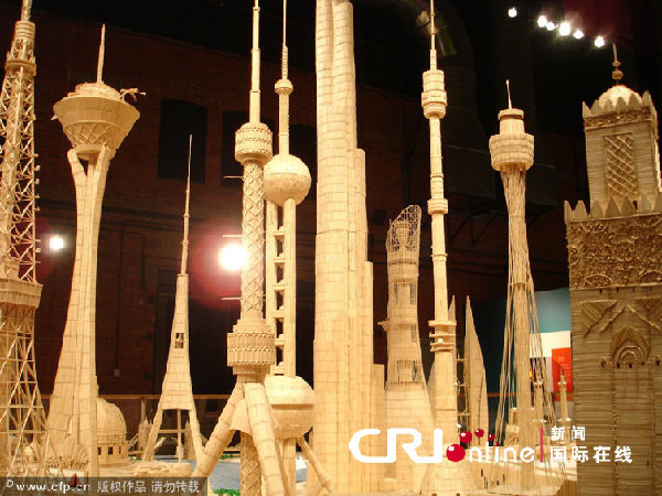 Stan Munro, a former TV anchor, spent five years building the world&apos;s largest toothpick city, Toothpick City II: Temples and Towers, with 3.5 million toothpicks. [CRI Online] 