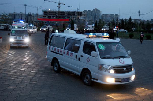 Ambulances carry the severely-injured miners to the railway station at Hejin City, north China's Shanxi Province, April 6, 2010. Sixty of the 115 workers who were pulled out alive after being trapped for over a week in the flooded Wangjialing Coal Mine were transferred to key hospitals in the provincial capital Taiyuan Tuesday to receive better treatment. [Xinhua]