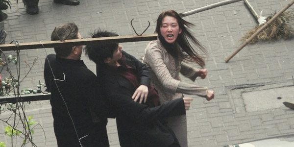Taiwan beauty Lin Chi-Ling won't be so pretty in the TV drama 'Moon Lovers'. Lin was spotted Monday in Shanghai, shooting a fight scene for the drama. 