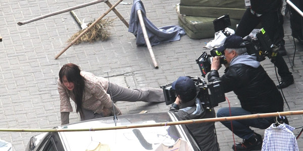 Taiwan beauty Lin Chi-Ling won't be so pretty in the TV drama 'Moon Lovers'. Lin was spotted Monday in Shanghai, shooting a fight scene for the drama. 