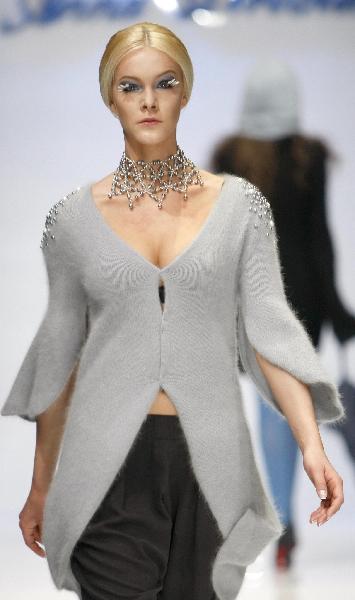 A model presents a creation by Russian designer Anna Direchina at the Russian Fashion Week (RFW 2010/2011 Fall/Winter) in Moscow, capital of Russia, April 6, 2010. The RFW was concluded on April 6. 