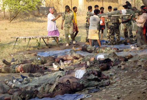 Bodies of paramilitary policemen, who were killed in a rebel attack, are seen lying on the ground in Sukma forest of Dantewada district in the eastern Indian state of Chhattisgarh April 6, 2010. [China Daily via Agencies]