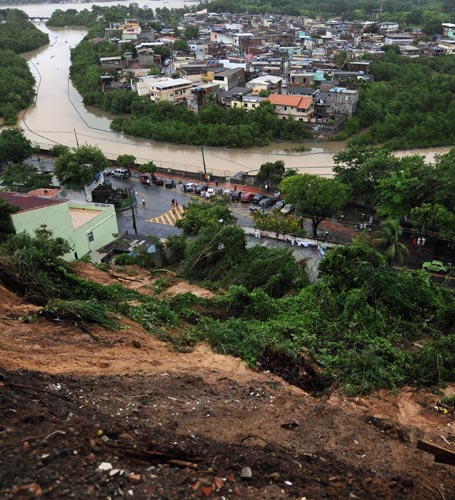Site of a landslide in the neighbourhood of Ilha Governador, in Rio de Janeiro. The most intense rain in half a century triggered flooding and mudslides that killed at least 95 people in southeastern Brazil, most of them in the Rio de Janeiro area, authorities said Tuesday.[Xinhua]