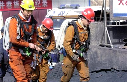 Rescuers walk to the flooded Wangjialing Coal Mine in north China's Shanxi Province again after continuously working for more than 10 hours underground early on April 6, 2010. 