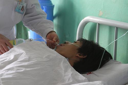 A rescued worker receives medical treatment in a hospital in Hejin City, north China's Shanxi Province, on April 6.