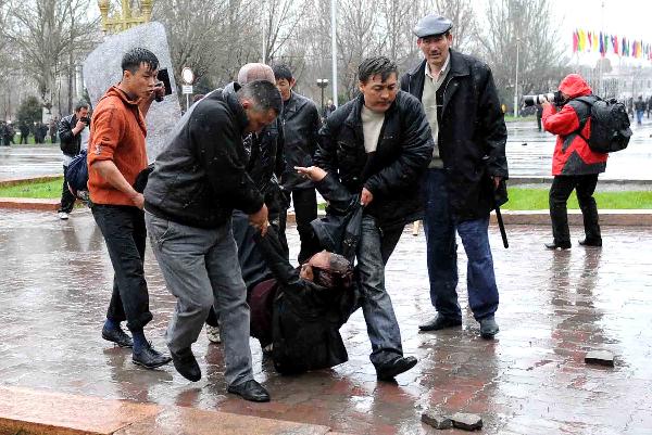 Protestors carry an injured fellow in Bishkek, capital of Kyrgyzstan, April 7, 2010. At least 10 protesters were killed and scores of others injured when Kyrgyz opposition supporters, who were demanding the resignation of President Kurmanbek Bakiyev, clashed with riot police outside the presidential office Wednesday. (Xinhua/Sadat)