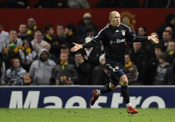 Bayern Munich's Arjen Robben celebrates after scoring during their Champions League quarter-final, second leg soccer match against Manchester United at Old Trafford in Manchester, northern England, April 7, 2010. (Xinhua/Reuters Photo)