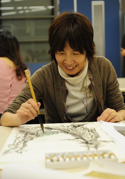 Japanese student Honma Michiko learns traditional Chinese ink and wash painting skills at Confucius Institute in Kogakuyin University, Tokyo, Japan, April 8, 2010. 
