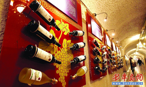 Various bottles of wine are seen at Qingdao Wine Museum. [Photo: bandao.com] 