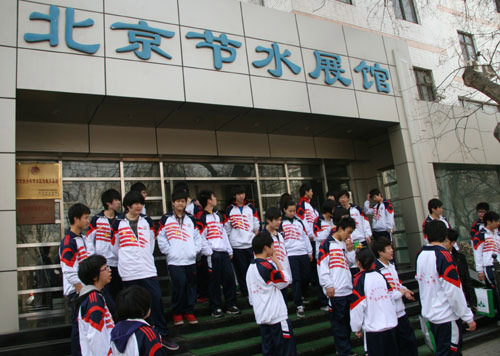 Students stand outside the Beijing Water Conservation Museum in western Beijing on Wednesday, April 7, 2010. [CRIENGLISH.com] 