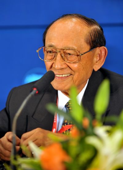 Fidel Valdez Ramos, Boao Forum for Asia (BFA) Chairman of Board of Directors and former President of Philippines attends the BFA Members General Meeting in Boao, a scenic town in south China's Hainan Province, April 8, 2010. The BFA Members General Meeting was held on Thursday. 