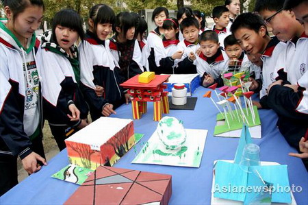 Students make eco-friendly mini pavilions