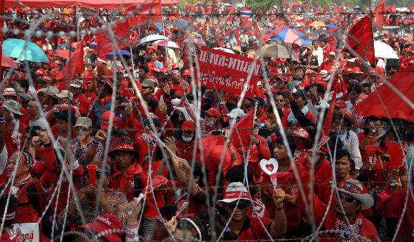Red shirt protestors gather at ThaiCom satellite station in central province of Pathum Thani, Thailand, April 9, 2010. At least 10 people were injured Friday during the clashes between the protestors and police force at the station. [Shi Xianzhen/Xinhua]