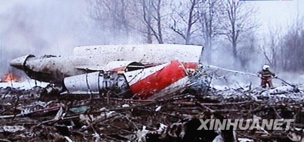 A plane carrying Polish President Lech Kaczynski crashed near the Smolensk airport in western Russia Saturday, killing all people on board, said Russian officals.